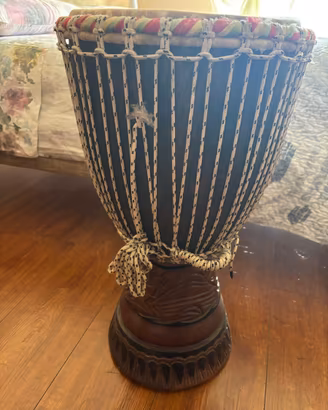 Djembe africano artigianale in legno