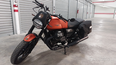 Moto Guzzi V7 850 2021