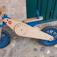 bicicletta in legno senza pedali