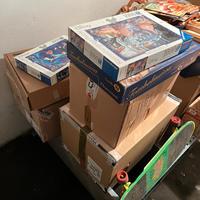 Lotto merce da mercatino e vestiti vari