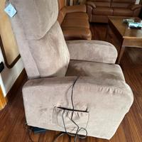 POLTRONA MOTORIZZATA ANZIANI