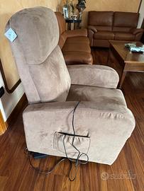 POLTRONA MOTORIZZATA ANZIANI