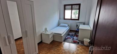 Stanza in appartamento di 120 m² a Milano