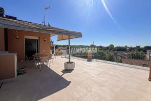 ATTICO A DUE PASSI DAL MARE, CON GARAGE E POSTO AU