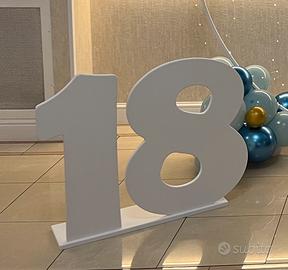 Decorazione diciottesimo in legno bianco