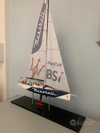 Modellino barca a vela Maserati