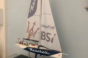 Modellino barca a vela Maserati