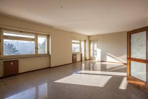 Appartamento di 265 m² con più di 5 locali e box a