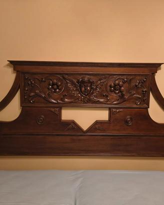 Testiera letto in legno intagliato a mano