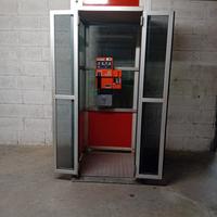 Cabina telefonica dismessa no telefono a gettoni 