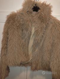 Giacca corta in pelliccia sintetica beige -

