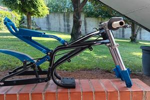 telaio da minimoto munito di accelleratore rapido