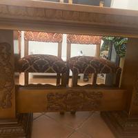 Tavolo con sedie in legno