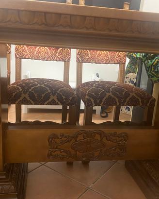 Tavolo con sedie in legno