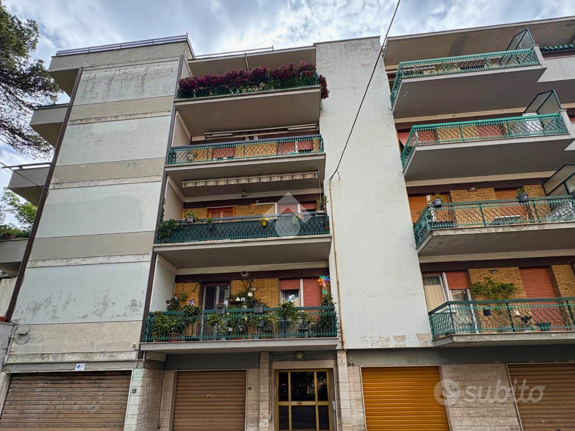 3 LOCALI A ANCONA