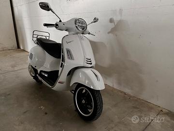 Vespa 300 Gts Super HPE 3.200 km