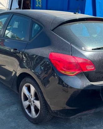 OPEL ASTRA 2012 diesel motore, cambio sportelli fa