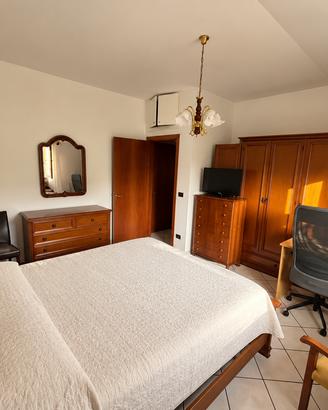 Camera matrimoniale, letto armadio e cassettiera
