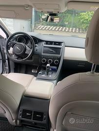 Suv macchina jaguar 4x4