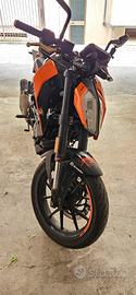 KTM Duke 125 ABS (2017) - Passaggio incluso