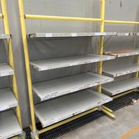 Scaffalatura in metallo