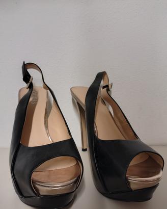 Sandali Guess neri con tacco e cinturino