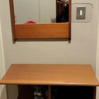 Entrata in legno con specchio