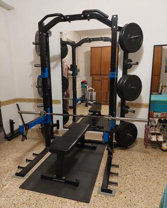 Rack + Panca Piana + Bilanciere + Pesi + Tappeto