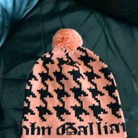 John Galliano Cappello berretto con ponpon lana