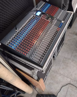 MIXER 32 CANALI  MARCA PEAVI