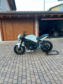 Triumph speed triple 1050