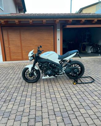 Triumph speed triple 1050