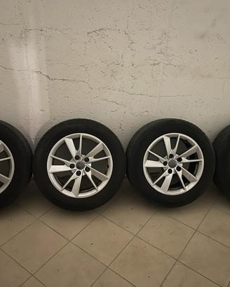 Audi Cerchi Originali 16 con Pneumatici Invernali