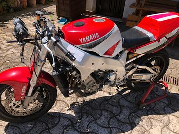 Yamaha YZF 750