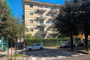 Viale marconi : 65 mq da ristrutturare