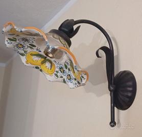 Applique con ceramica decorata di Caltagirone