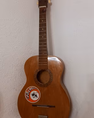 Chitarra acustica in legno anni 60