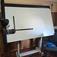 Tavolo con tecnigrafo 