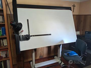 Tavolo con tecnigrafo 