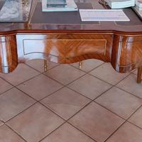Scrivania in legno intarsio e inserti ottone