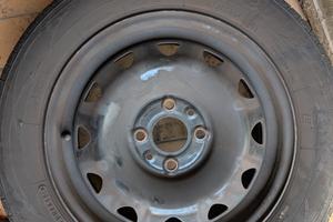 N°4 cerchi in ferro con gomme 165/65 R14