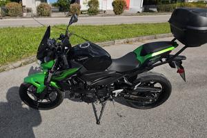 Kawasaki Z400 2020 - Bauletto incluso