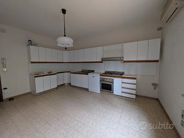 Cucina  anni '70 legno bianco