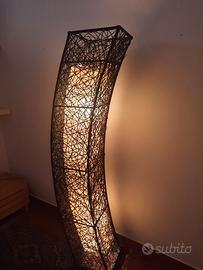 Lampada da terra etnica.