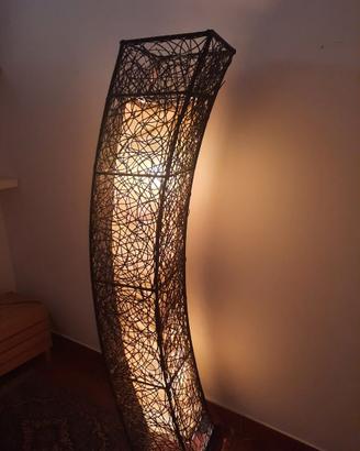 Lampada da terra etnica.