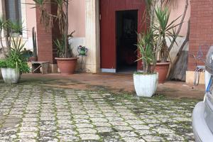 Monolocale ingresso autonomo in villa antica