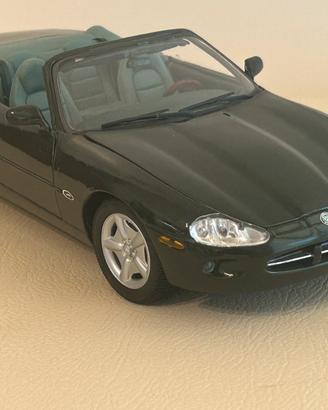 Jaguar XK8 1/18