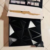 una confezione di 33 pannelli decorativi 3D neri