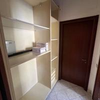 Mobile con mensole per appoggiare oggetti