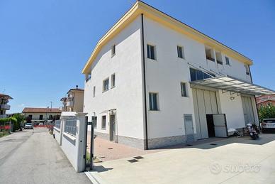 CAPANNONE ARTIGIANALE CON PIAZZALE